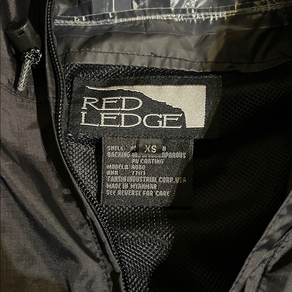 Red Ledge Rain jacket - Picture 3 of 5